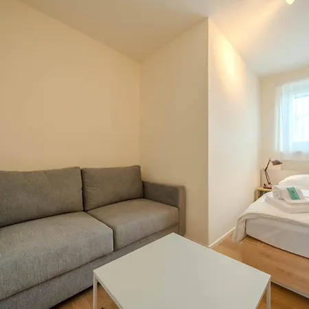 アパート Viktoria B33 By Vacations, Exklusive App Mit Bergblick Im Zentrum アローザ